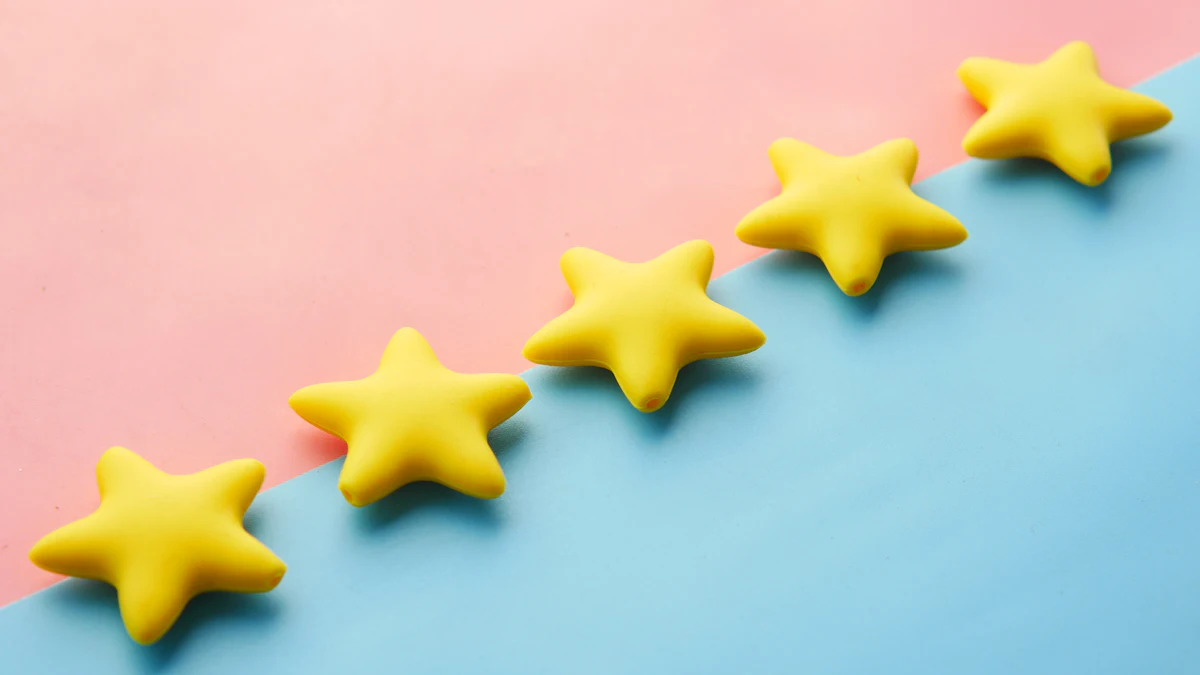 Cinco estrelas amarelas enfileiradas, como numa avaliação de cinco estrelas