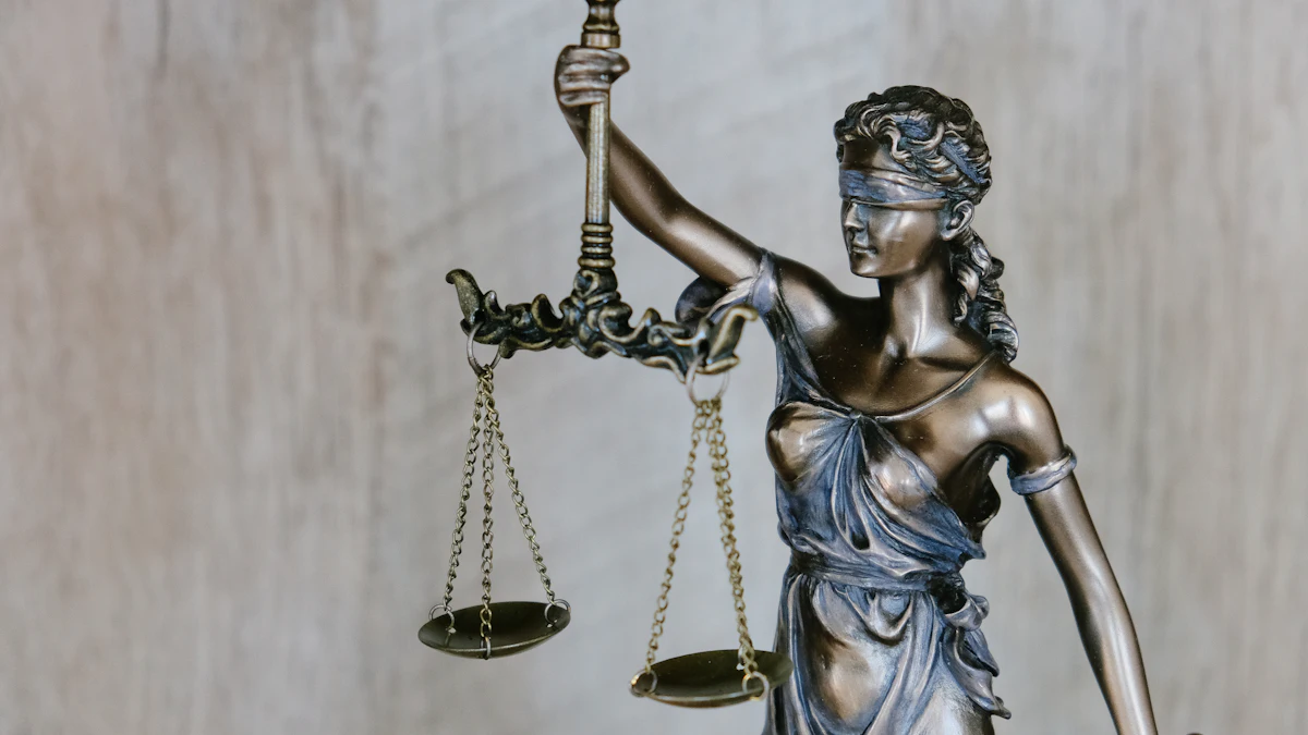 Estátua da Justiça segurando uma balança
